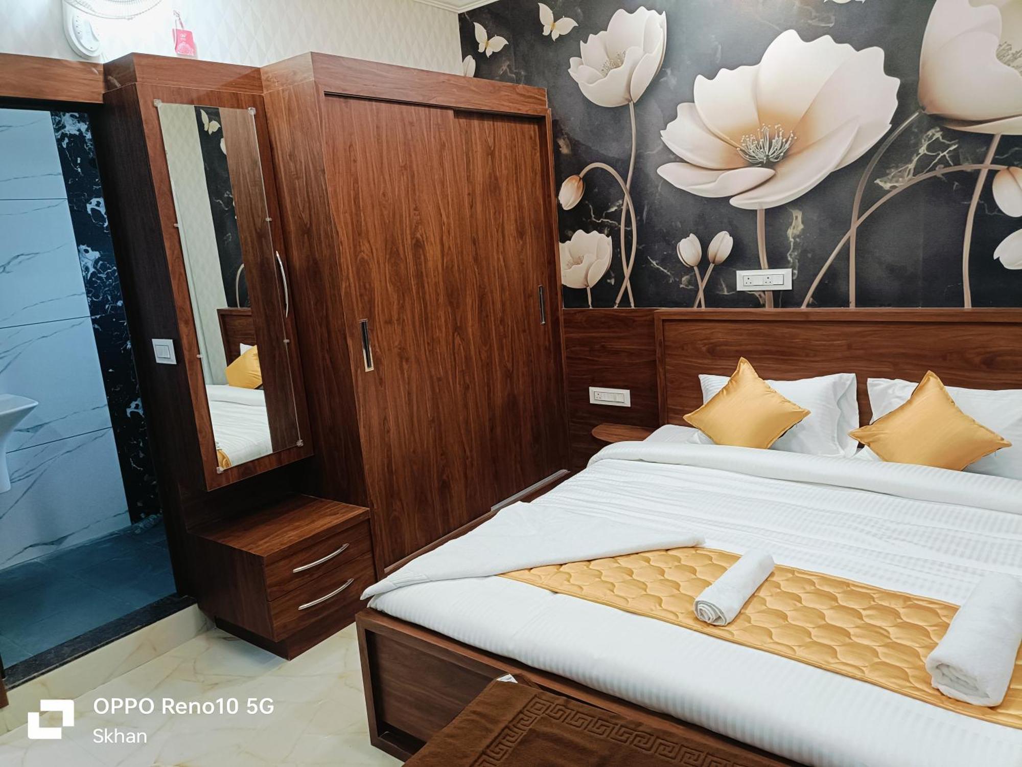 Golden Residency Hotel Kushalnagar Exterior photo