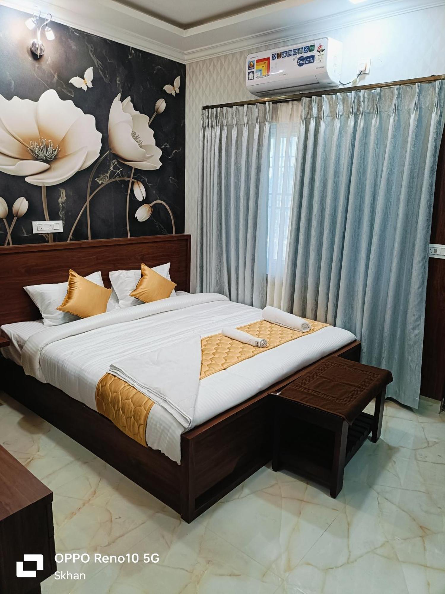 Golden Residency Hotel Kushalnagar Exterior photo