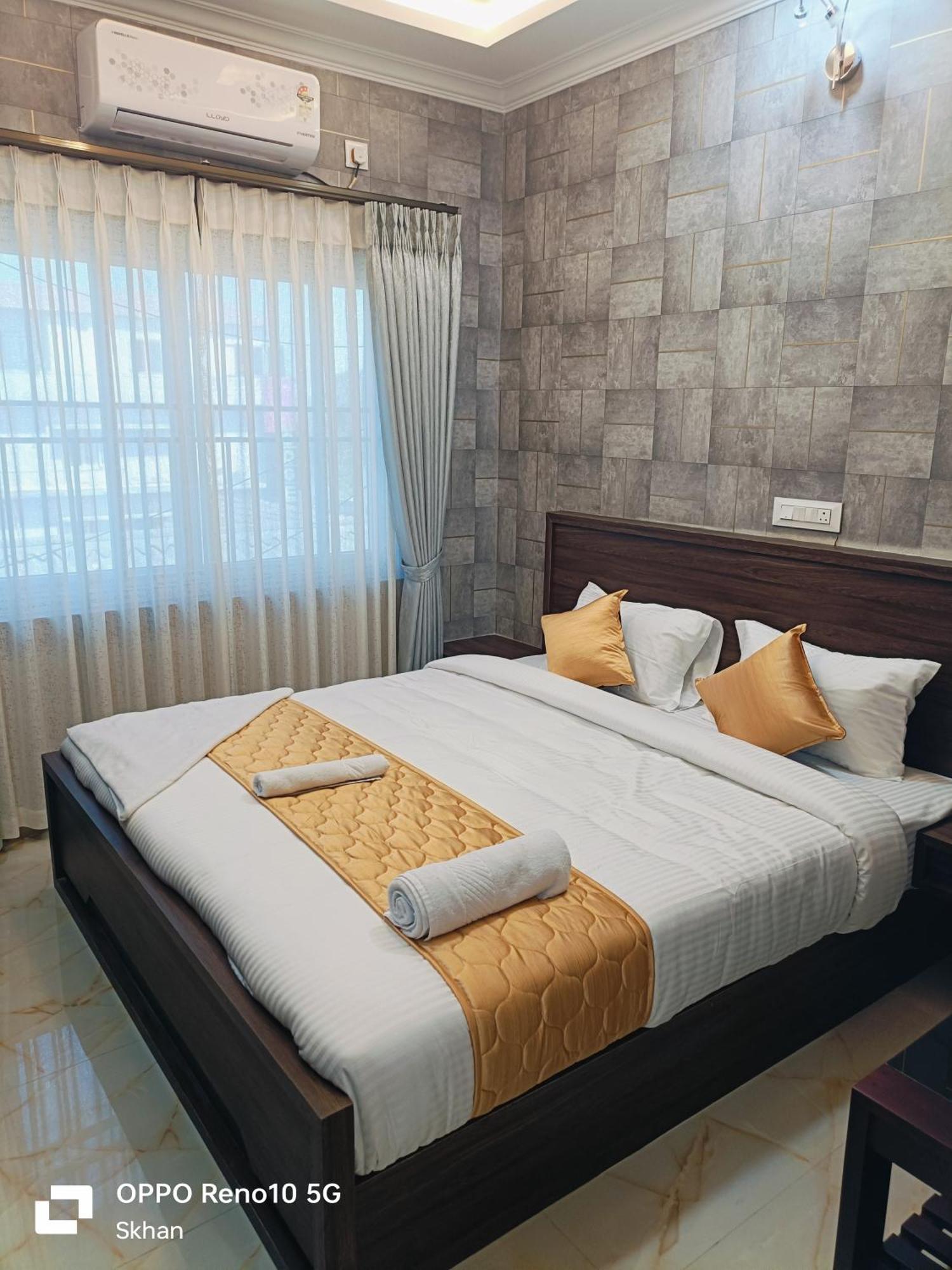 Golden Residency Hotel Kushalnagar Exterior photo